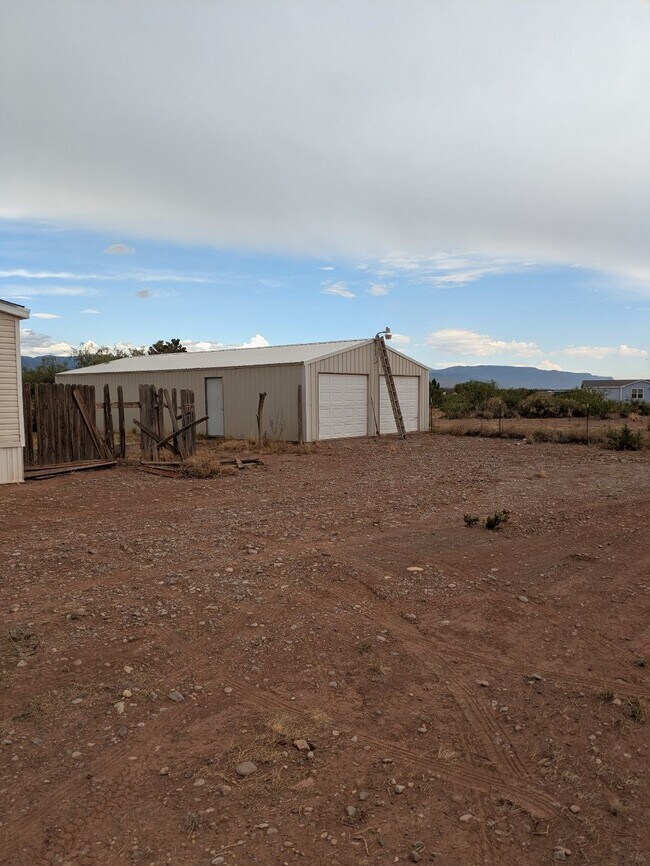 Foto del edificio - 230 Mountain Meadow Rd