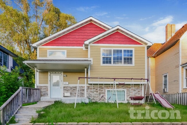 Building Photo - 141 4th Ave S
