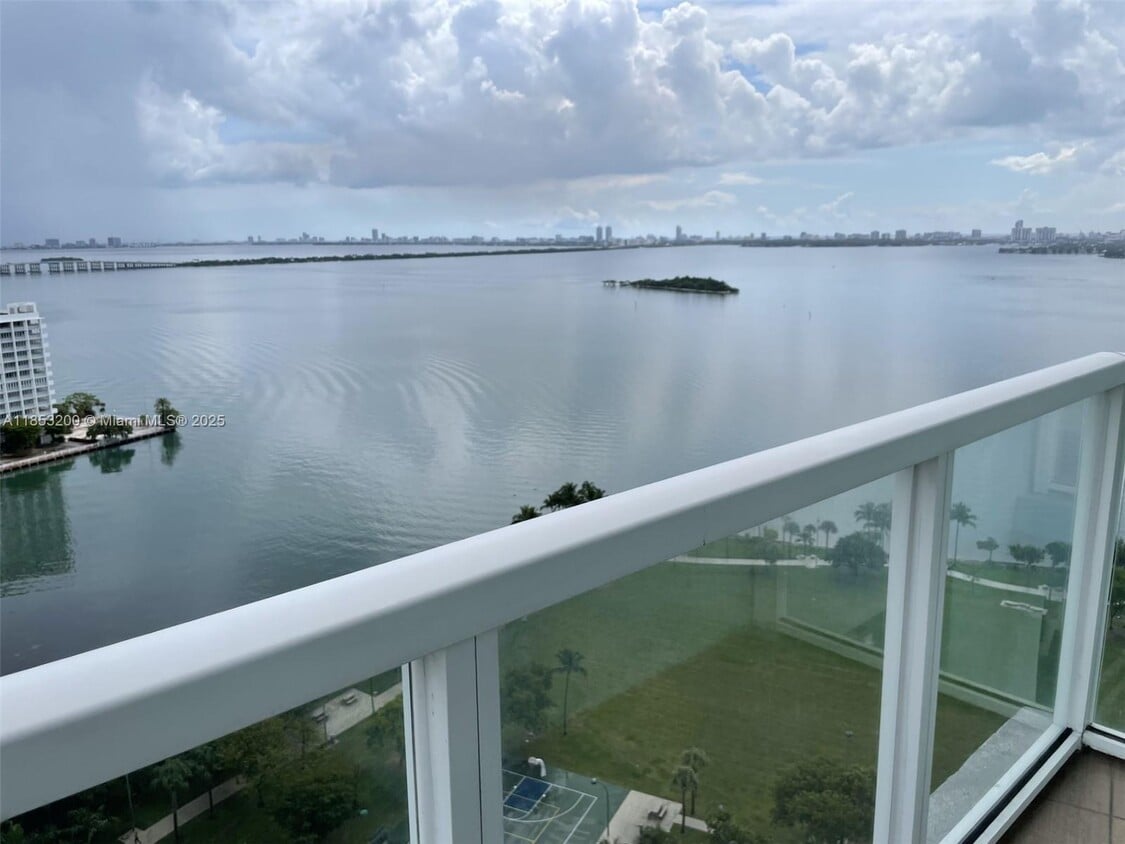 Foto principal - 1900 N Bayshore Dr