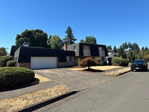 Building Photo - 1380 Flintridge Ave