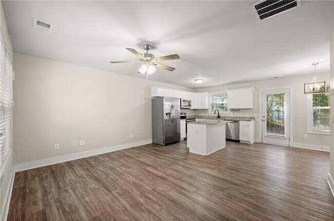 Foto del edificio - 3420 Auburn Dr
