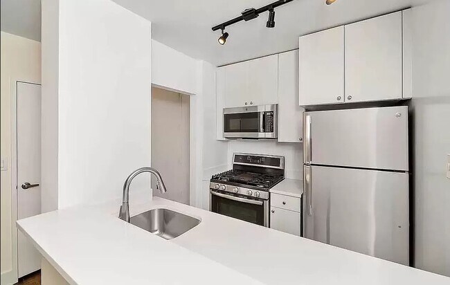 Foto del edificio - 245 East 44th Street