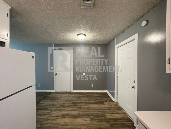 Foto del edificio - 2403 Groveland Cir S