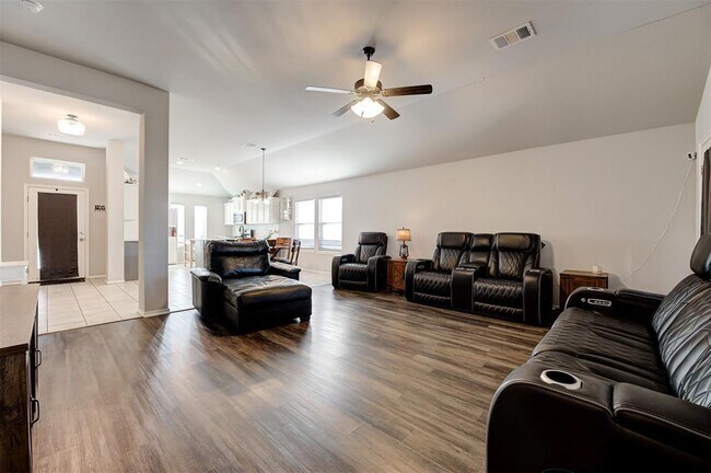 Building Photo - 465 Compass Dr