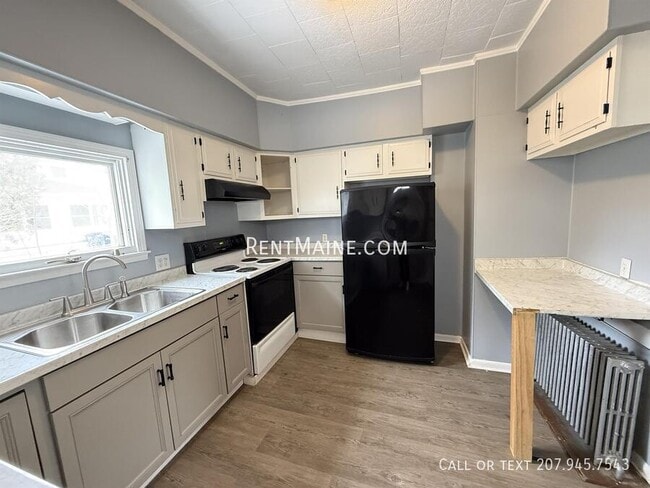 Building Photo - 120 Center St