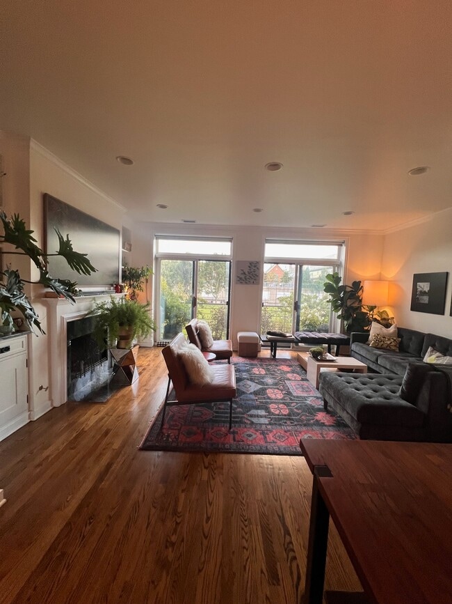 Foto del edificio - 1830 N Winchester Ave
