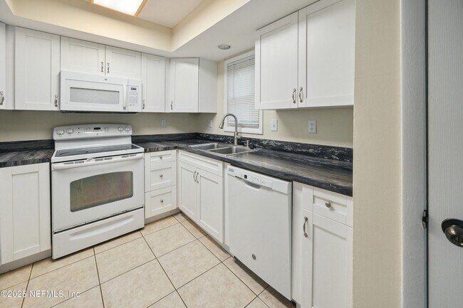 Building Photo - 695 A1A N