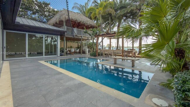 Foto del edificio - 2440 N Shore Terrace