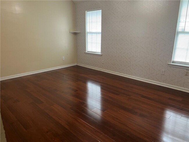 Foto del edificio - 400 Gresham Dr