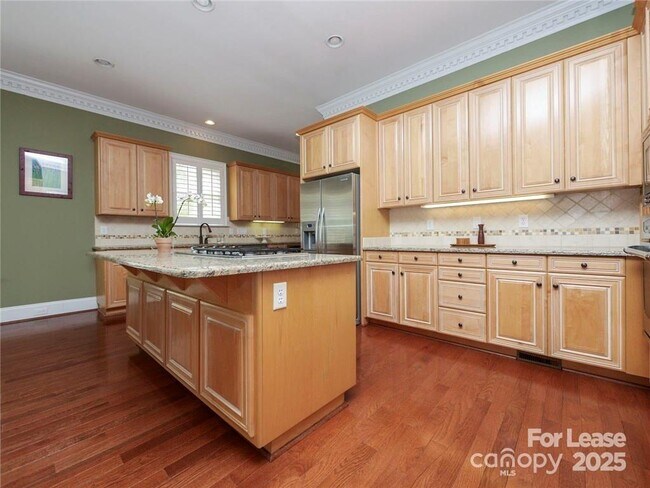 Foto del edificio - 1025 Spyglass Ln