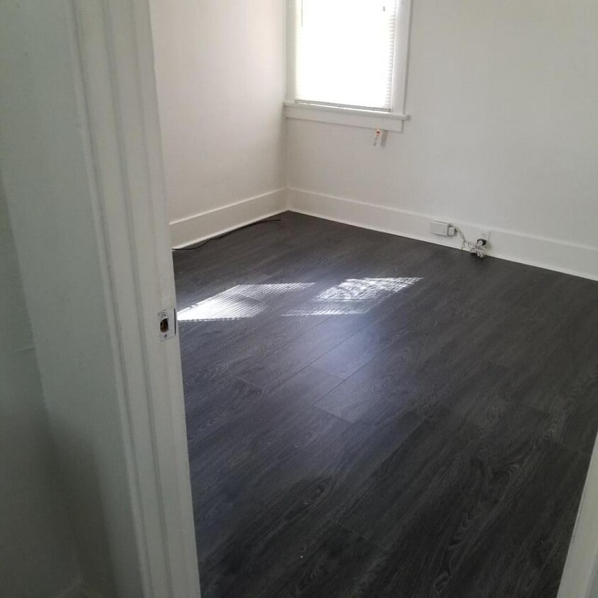 Bedroom - 4030 E Vermont St