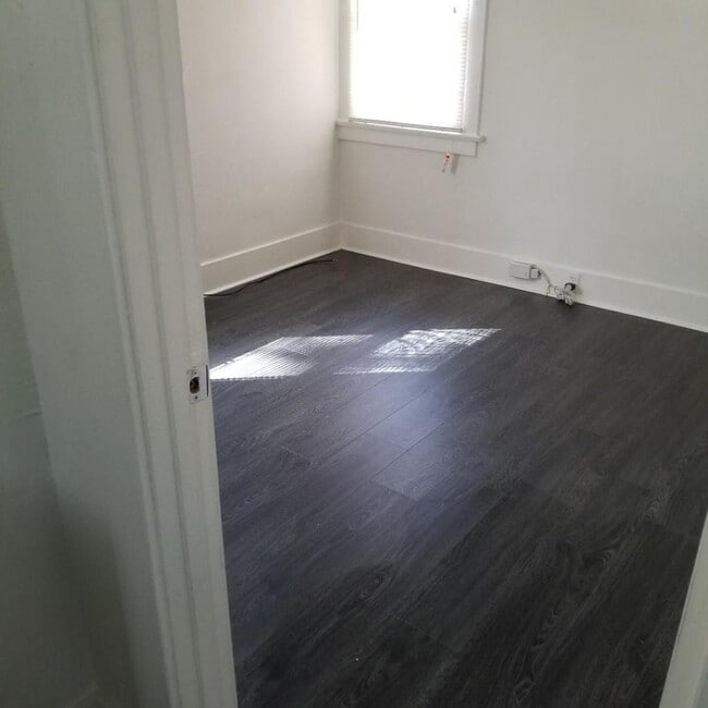 Dormitorio - 4030 E Vermont St