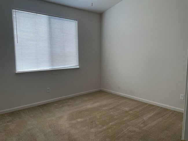 Foto del edificio - Beautiful 3-bedroom home available in East...