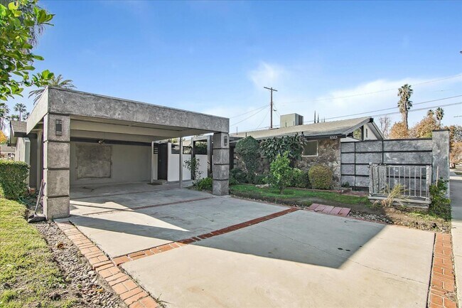 Foto del edificio - 6513 Corbin Ave