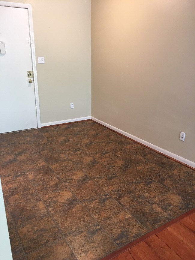 Building Photo - 1320 18th Ave S