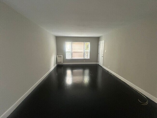 Foto del edificio - 1323 S Highland Ave