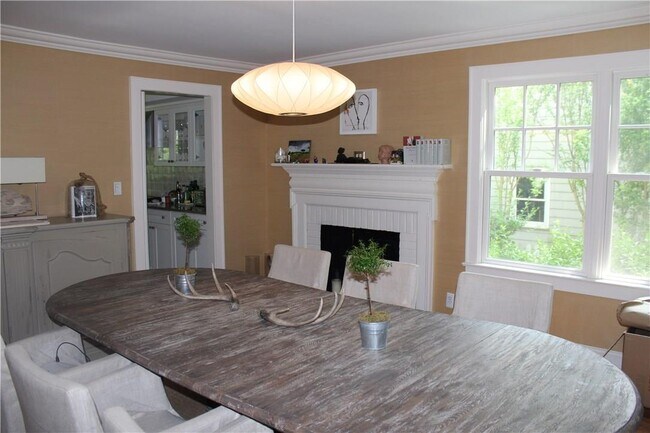 Foto del edificio - 724 Forest Ave