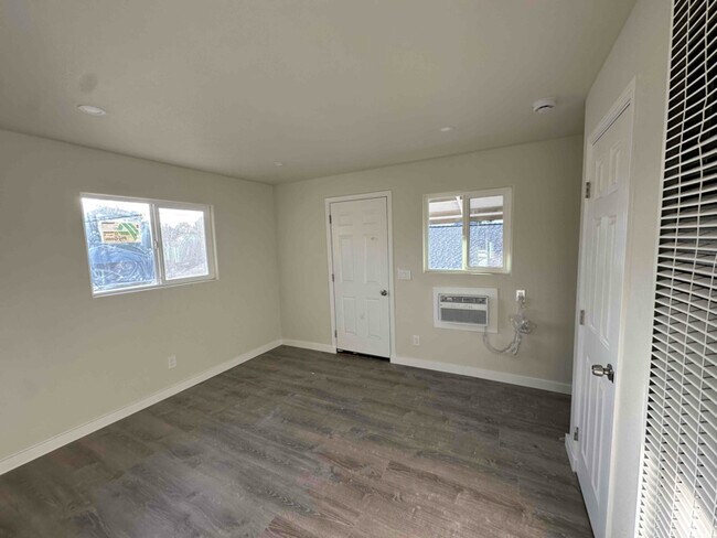 Foto del edificio - 1211 Center Ln