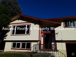 Building Photo - 1114 SW Wright Ct