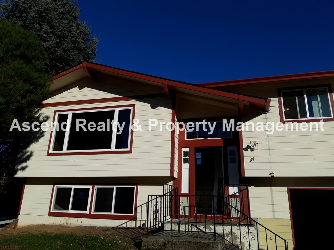 Foto principal - Updated 4 Bed on Cul de Sac, Fenced Yard, ...