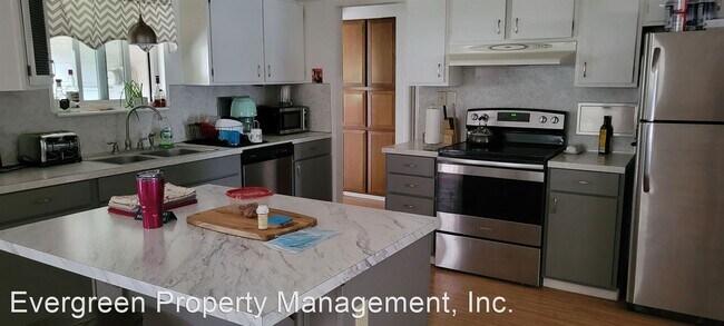 Foto del edificio - 3 br, 2 bath House - 2420 Poplar Dr