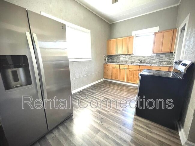 Building Photo - 300 N Bentley St