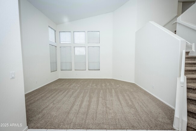 Building Photo - 3844 E Kings Ave