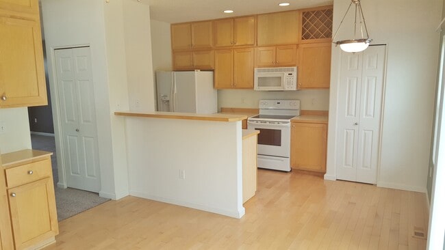 Photo - 3br/2.5ba Townhome with 2-Car Garage + Bonus Room  ** Central Heat & AC **