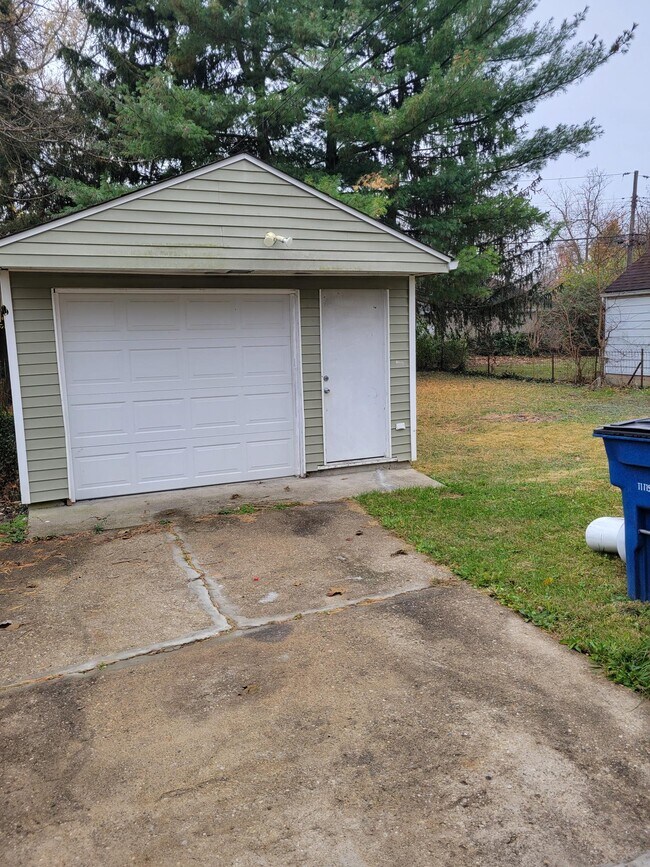 Foto del edificio - 332 Ashwood Ave