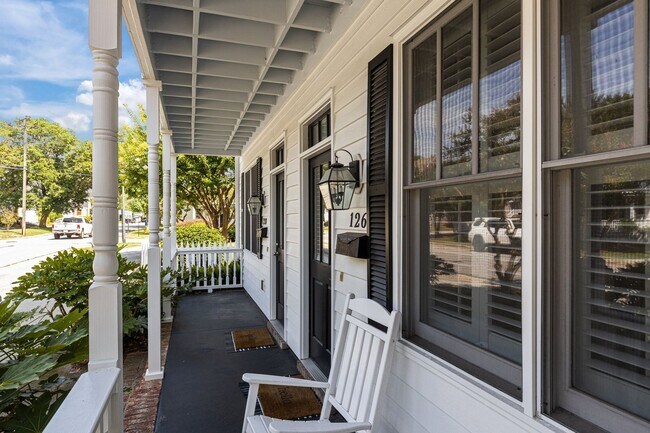 Building Photo - Downtown Beaufort Townhome Available Now!