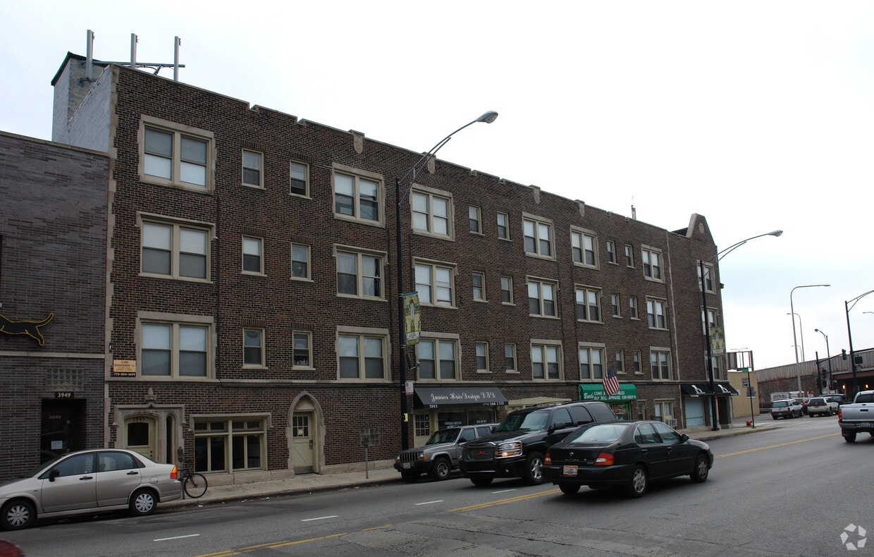 Building Photo - 3935-3945 N Pulaski Rd