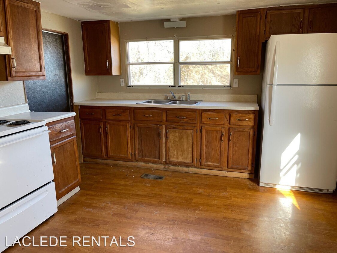 Building Photo - 2 br, 1 bath House - 325 W PINE