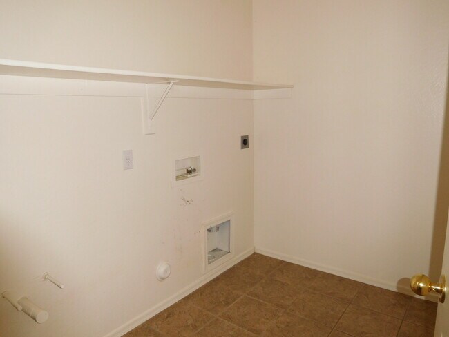 Foto del edificio - Coming soon!! Huge 2700 SFT, Golf-view Com...