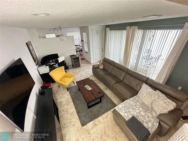 Building Photo - 1585 Yellowheart Way
