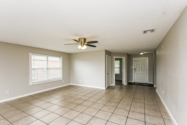 Building Photo - 10769 Braemoor Dr