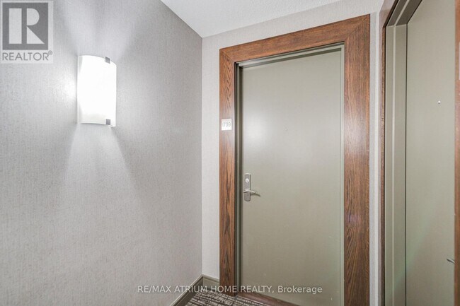 Photo du bâtiment - 761-1761 Bay St.