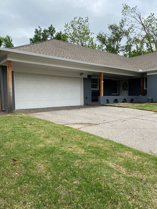 Building Photo - Executive Home in Wilemans Belle Isle
