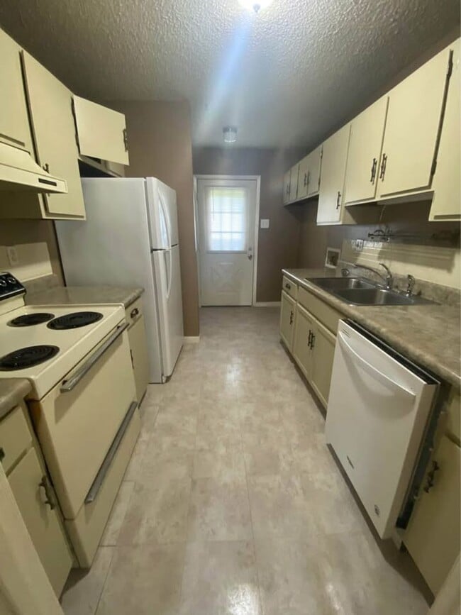 Foto del edificio - 2 bed 1 bath Home for Rent