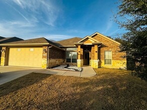 Building Photo - 1004 Chaucer Ln