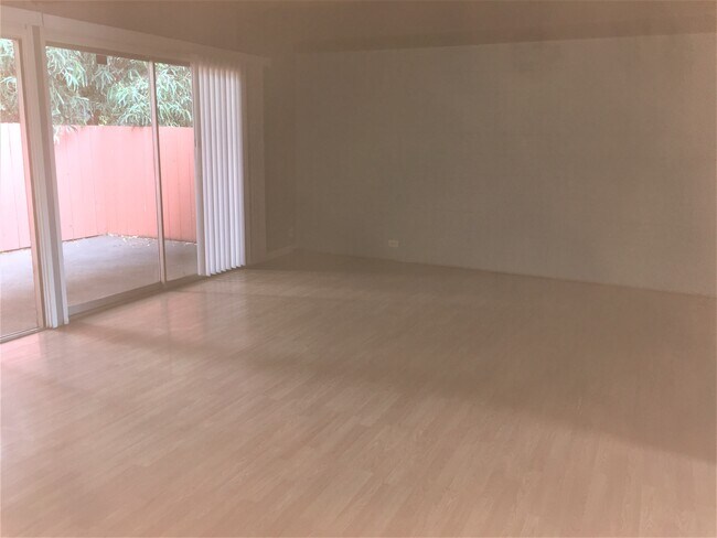 Foto del edificio - 27505 Tampa Ave
