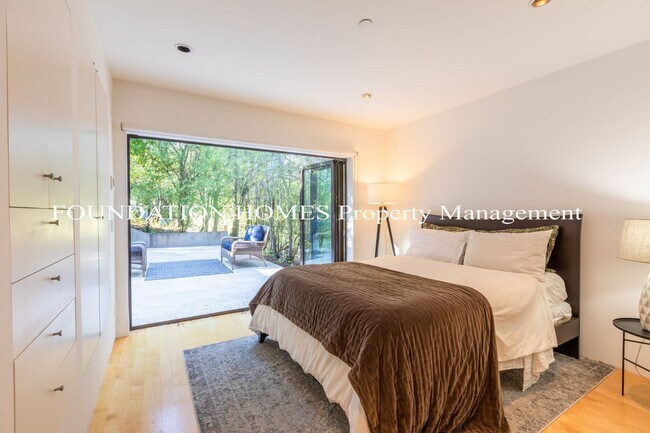 Foto del edificio - Rare Sausalito Gem! Modern and Spacious Gu...