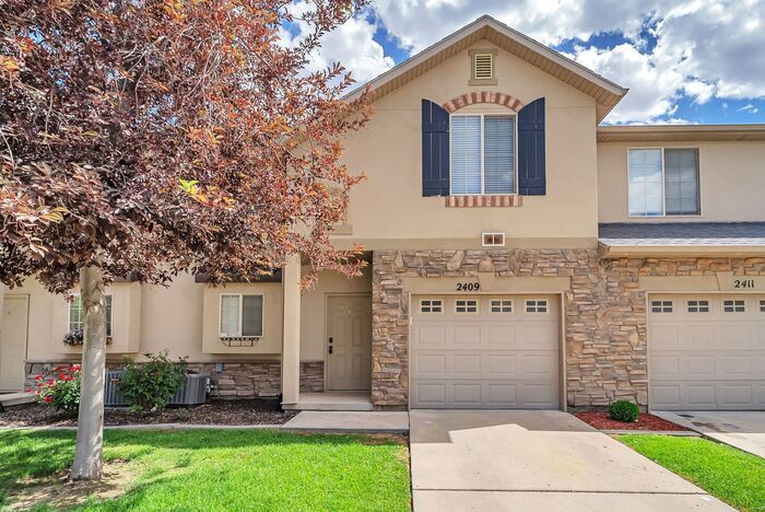Beautiful Riverton Townhome w 1 car garage... - Beautiful Riverton Townhome w 1 car garage...