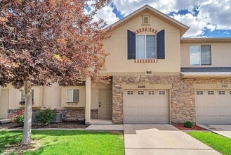 Building Photo - 2409 Adelaide Dr