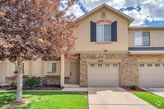 Building Photo - 2409 Adelaide Dr