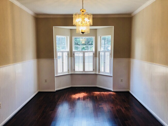 Building Photo - Available NOW!! HOME IN PARK RIDGE