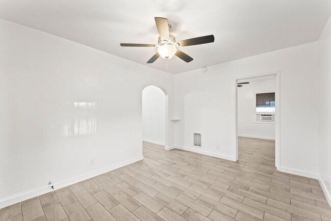 Foto del edificio - 10639 Fitzroy Ave