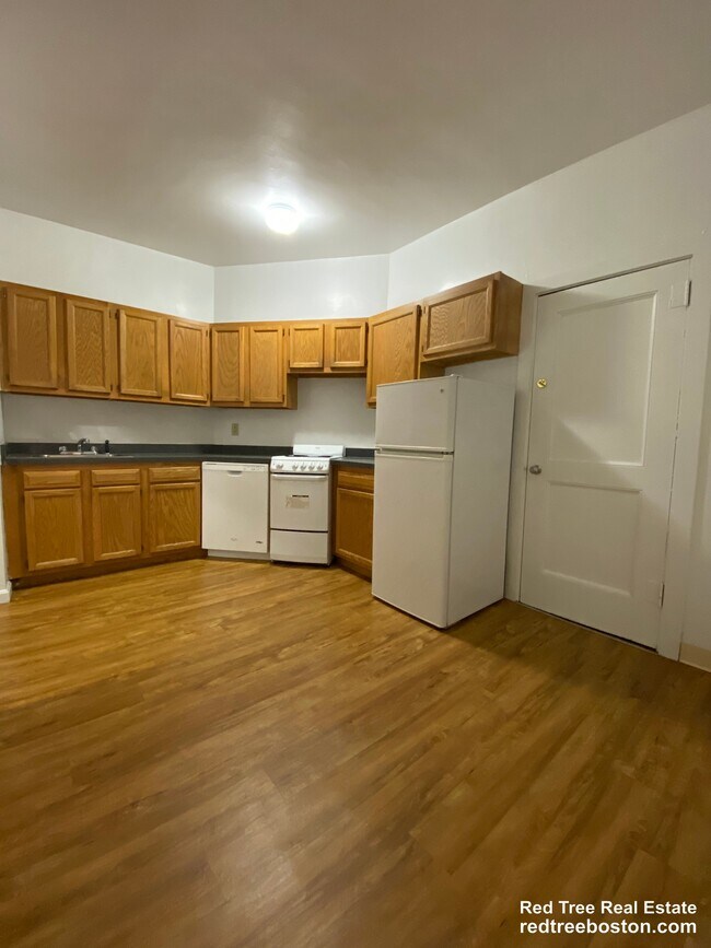 Foto del edificio - 1595 Beacon St