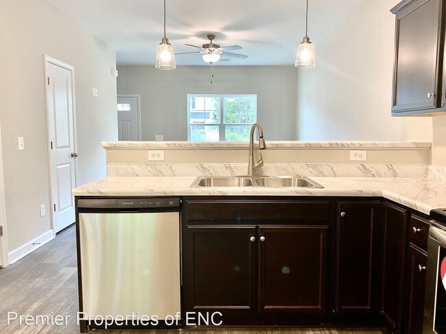 Building Photo - 2 br, 2.5 bath House - 12 Jaydn Drive W