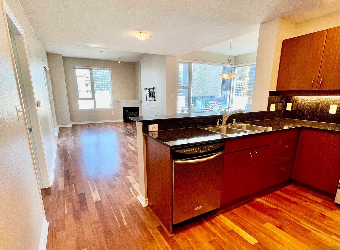 Foto principal - 300 W Beech St