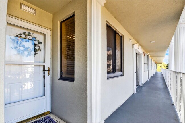 Foto del edificio - 2701 Village Blvd